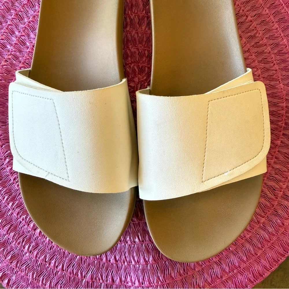 Billabong Women's White Slide Sandals with Tan Footbed - Size 10